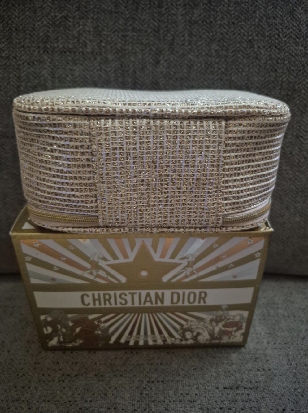 Dior Le Rituel Beaute Gold Holiday 2025 Makeup Bag - Picture 6 of 8